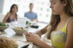 15 Pravidel jídelního stolu, která by se podle mamek neměla nikdy rozbít