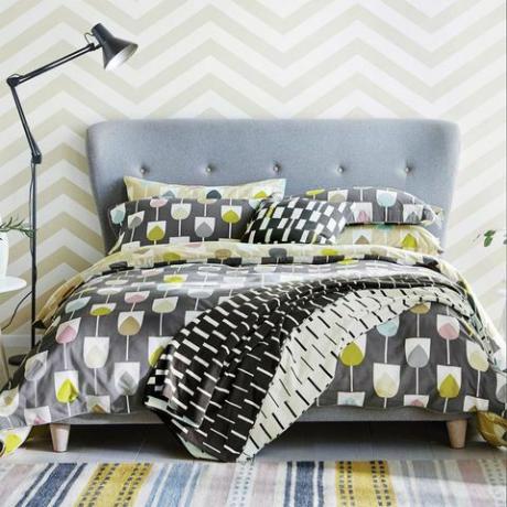 Double Duvet Set ze sbírky Scion Sula v Brewers Home, zápas s Rivi Rug v Taupe od Scion