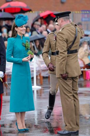 princ a princezna z Walesu se účastní průvodu na den svatého Patrika