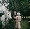 Portrét královny Alžběty k 96. narozeninám ctí její jezdecký původ