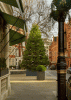 Hotel Connaught odhalil letošní vánoční strom od umělce Tracey Emin