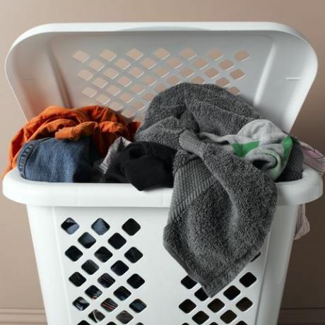 Košík na prádlo plný mytí, detail