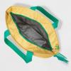 Target prodává tašku na ananasový chladič, která bude vaším oblíbeným společníkem na pláži