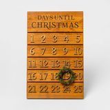 17,9 "x 11,8" dřevěný adventní kalendář s věncem hnědá / zlatá