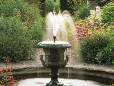 anglicko-venkovská zahrada-fontána
