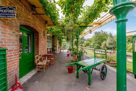 Převedený viktoriánský vlak s Mulberry Cottages