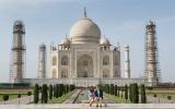 Kate Middleton a princ William znovu vytvářejí kultovní fotografii Taj Mahal od princezny Diany