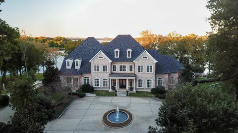 Mega panství Kelly Clarksonové u jezera Tennessee u jezera je v prodeji za 7,95 milionů dolarů