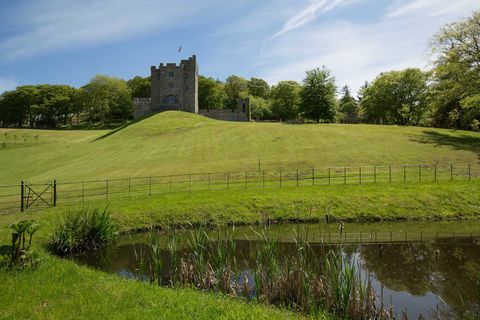 Castell Gyrn - zámek se 6 ložnicemi ve Walesu