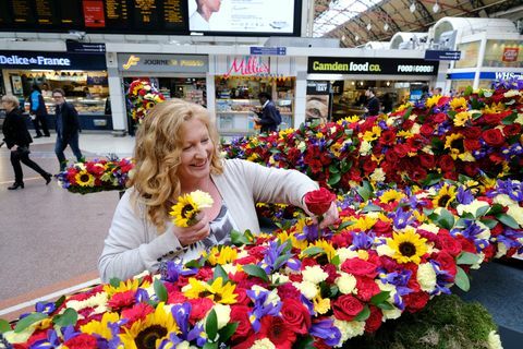 Charlie Dimmock spojuje síly s prázdninovou společností Monarch v rámci kampaně „Rok pěkného“.