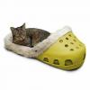 Tato dětská postýlka ve tvaru Croc je nejzábavnější postel pro vaše domácí mazlíčky