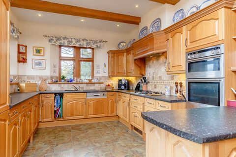 Rodinný dům 6 + 1 k prodeji V Chepstow, Monmouthshire s bludištěm