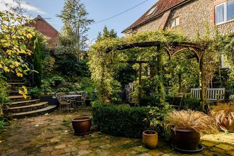 The Roundhouse - Wells next-the-Sea - Norfolk - pergola - Savills