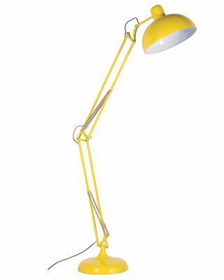 Žlutá stojací úhlová lampa