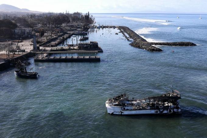 desítky mrtvých při požáru na Maui, který zanechal zničené město lahaina