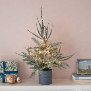 Mini vánoční stromeček v květináči o průměru 60 cm, mikrosvětlý balíček