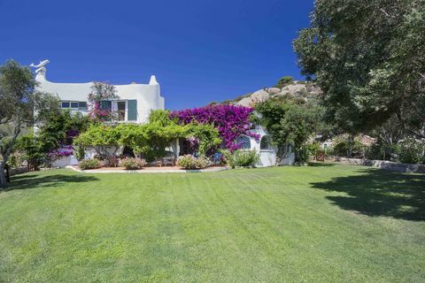 Olivastri, Porto Rafael, Sardinie, Savills 26 000 000 € - zahrada