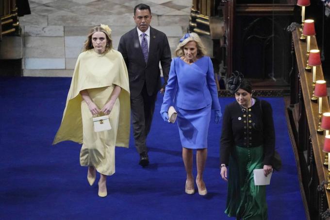 jejich veličenstva král Karel III. a královna Camilla korunovační den