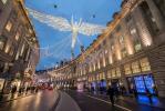 Vánoční světla na ulici Oxford Street stoupla 11 týdnů před velkým dnem