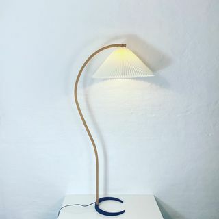 Vintage stojací lampa