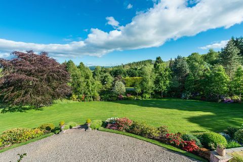 Dům Delford na prodej v malebné vesničce Kinnaird, Perthshire