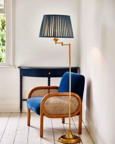 Kovová stojací lampa s otočným ramenem Walker Blue Shade & Gold