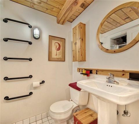 Seattle houseboat bathroom