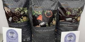 výstava květin chelsea 2022 udržitelný zahradní produkt roku, řada kompostů John Innes bez rašeliny od zahradních center dobbies