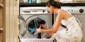 Žena, která dělá mytí