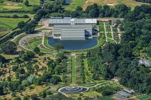 Letecký pohled na botanické zahrady v RHS Wisley, Surrey