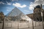 Pařížské Louvre a Eiffelova věž znovu otevírají podrobnosti a novinky