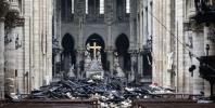 Růžová okna Notre-Dame jsou údajně bezpečná po požáru v katedrále