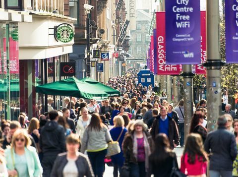 Buchanan Street v Glasgowu je plné práce se zákazníky