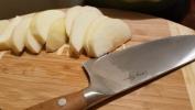 Kuchařský nůž Chrissy Teigenové za 15 dolarů funguje stejně dobře jako ony, které jsou 3x tak drahé