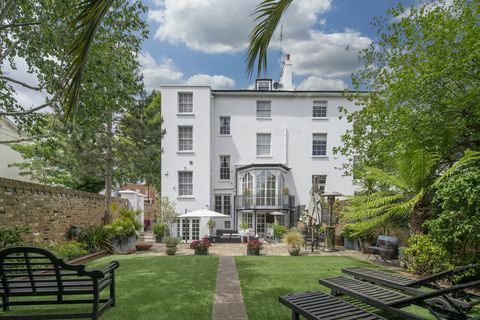 rodinný dům v Londýně v hodnotě 1195 mil. liber Lesley Clarke, spoluzakladatele generálního ředitele společnosti Nicky Clarke po celém světě, je na prodej