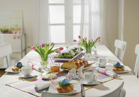 Jídelní stůl s velikonoční snídaně nastavení