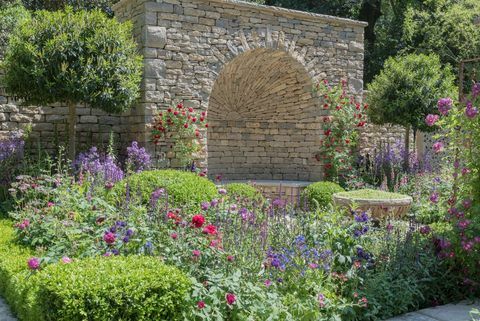 The Claims Guys: Velmi anglická zahrada navržená Janine Crimmins - Artisan garden - Chelsea Flower Show 2018