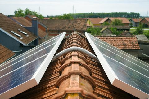 Solární panel na střeše detailu