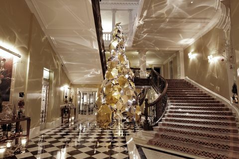 Design vánočního stromu hotelu Claridge v průběhu let