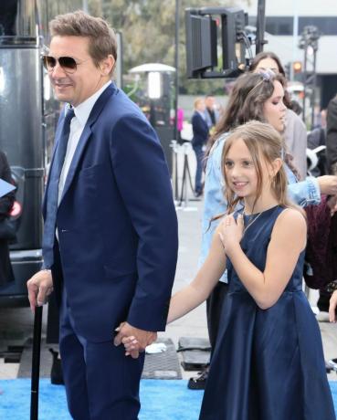 los angeles, Kalifornie 11. dubna jeremy renner a ava berlin renner navštěvují původní seriál Disneys rennervations los angeles premiéra ve vesnickém divadle regency 11. dubna 2023 v Los Angeles, Kalifornie foto od rodin eckenrothfilmmagic