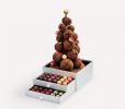 Belgický chocolatier Pierre Marcolini vytváří čokoládový vánoční stromeček s velikostí