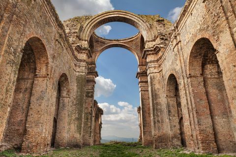 Grottole, Matera, Basilicata, Itálie: ruiny starověkého kostela