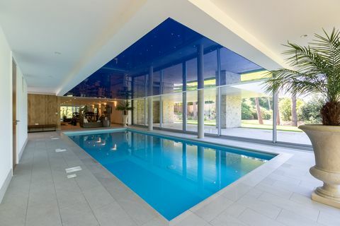 Optima, Luscombe - bazén - Fine & Country