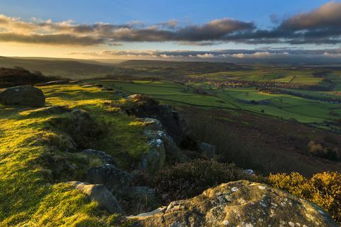 Baslow Edge s výhledem na Peak District. SPOJENÉ KRÁLOVSTVÍ. Evropa.