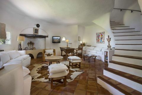 Olivastri, Porto Rafael, Sardinie, Savills 26 000 000 EUR - schody