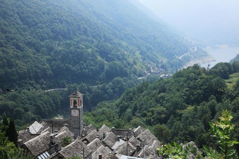 Corippo - výhled na vesnici