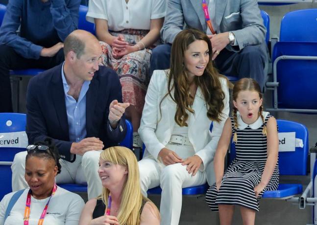 birmingham, Anglie srpen 02 princ William, vévoda z cambridge, princezna charlotte z cambridge a Catherine, vévodkyně z cambridge vodní centrum Sandwell během her Commonwealth v roce 2022 dne 2. srpna 2022 v Birminghamu, Anglie, fotografie: Chris jacksongetty images