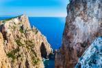 Tento „nedotčený“ řecký ostrov nabízí rodinám 450 GBP měsíčně, aby tam žily