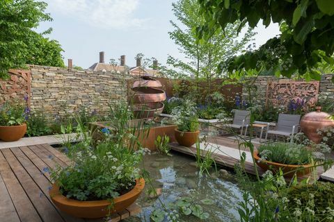 Zahrada Silent Gin Garden, kterou navrhl David Neale - prostor pro růst - Chelsea Flower Show 2018