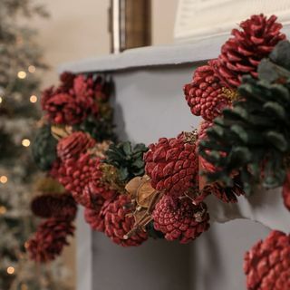 Tradiční borovicový vánoční věnec